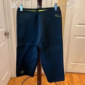 NWOT Hot Shapers Women’s Leggings. Comes to the knees.